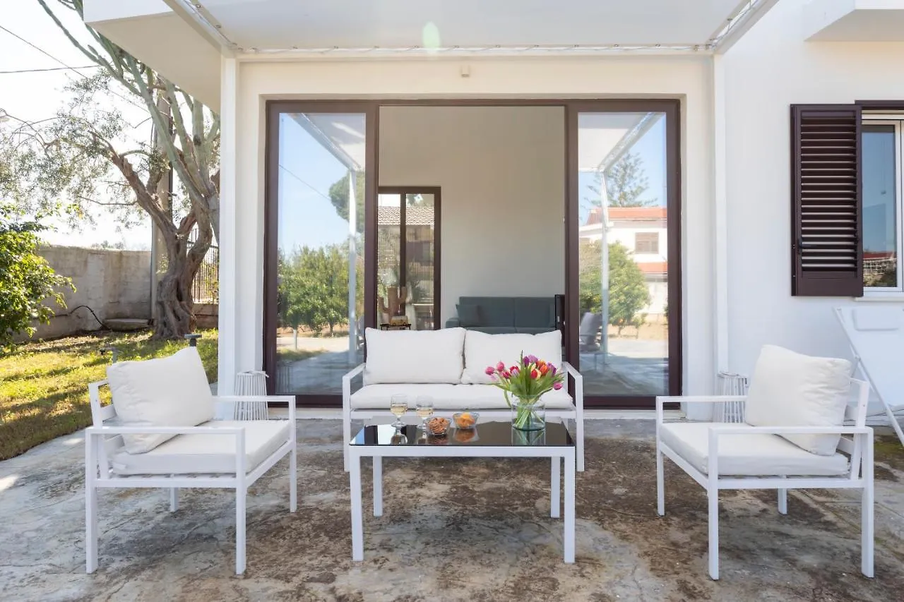 Nice Home Carini 0*,  Italia
